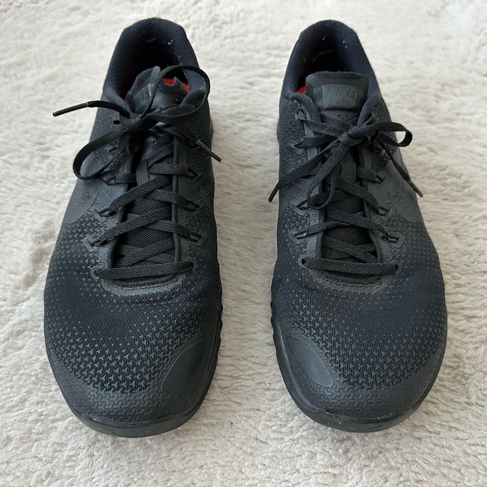 Nike metcon 4 in black - size 10 US